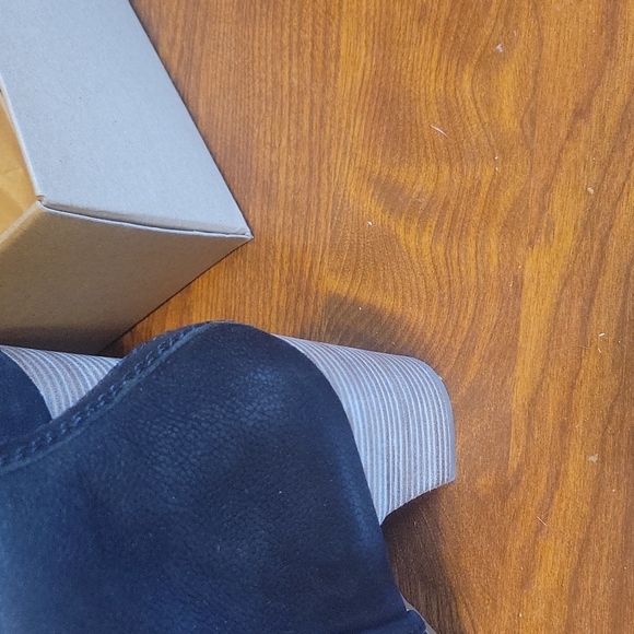 Lucky Lakmeh black suede open toe bootie. - Picture 2 of 5